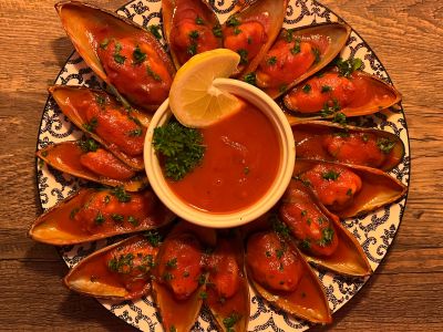 Grünschalmuscheln mit Chardonnay-Tomatensud